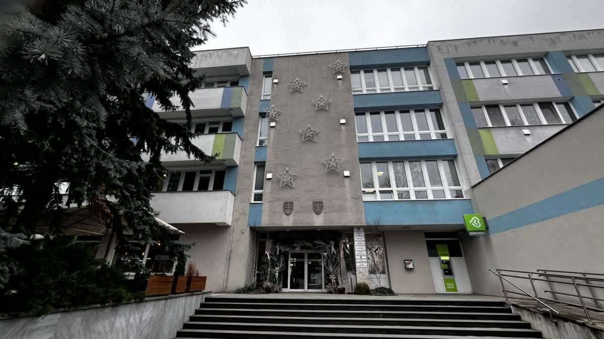 Mesto Vráble: Dočasné obmedzenia prevádzky úradov, inštitúcií, prevádzok a organizácií sídliacich v budove Mestského úradu vo Vrábľoch