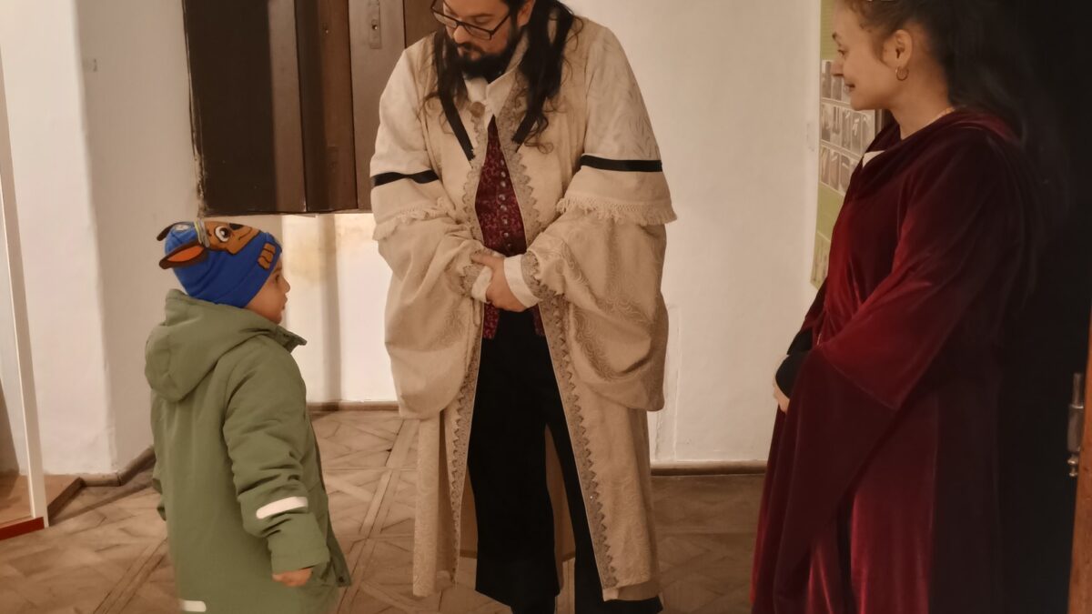 Hrad Modrý Kameň:  Predškoláci z MŠ Hrušov dnes u nás zažili krásne dopoludnie plné rozprávok a tvorivosti! Zúčastnili sa programov Rozprávková prehliadka a Bábkodielňa, ktoré realizujeme v rámci projektov programu Kul