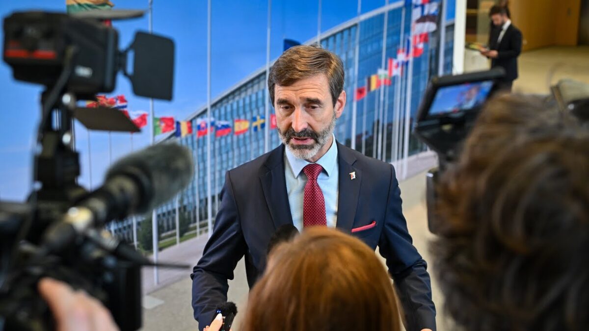 Tlačové vyhlásenie ministra J. Blanára po zasadnutí šéfov diplomacií členských krajín NATO