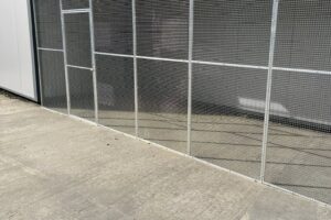 Voliera 6×2,2×2,3m hliníková konštrukcia potiahnutá pletivom esafort s...