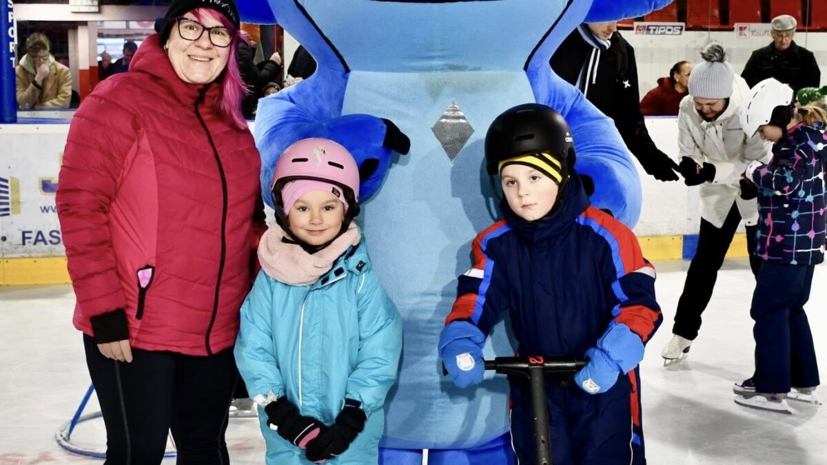 Mesto Považská Bystrica: SILVESTER NA ĽADE OPÄŤ POTEŠIL MALÝCH AJ VEĽKÝCH KORČULIAROV