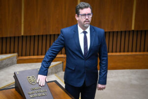 Občianski aktivisti vyzývajú Šmilňáka z KDH, aby sa vzal aj mandátu mestského po...