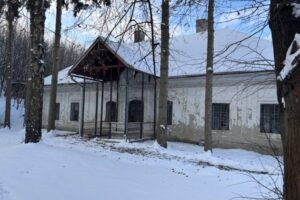 Banskobystrický kraj získal peniaze na obnovu Ebeczkého kúrie, zachráni tak význ...