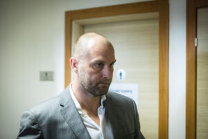 Súdny proces s Norbertom Bödörom bol prerušený, sudkyňa žiada Ústavný súd SR o p...