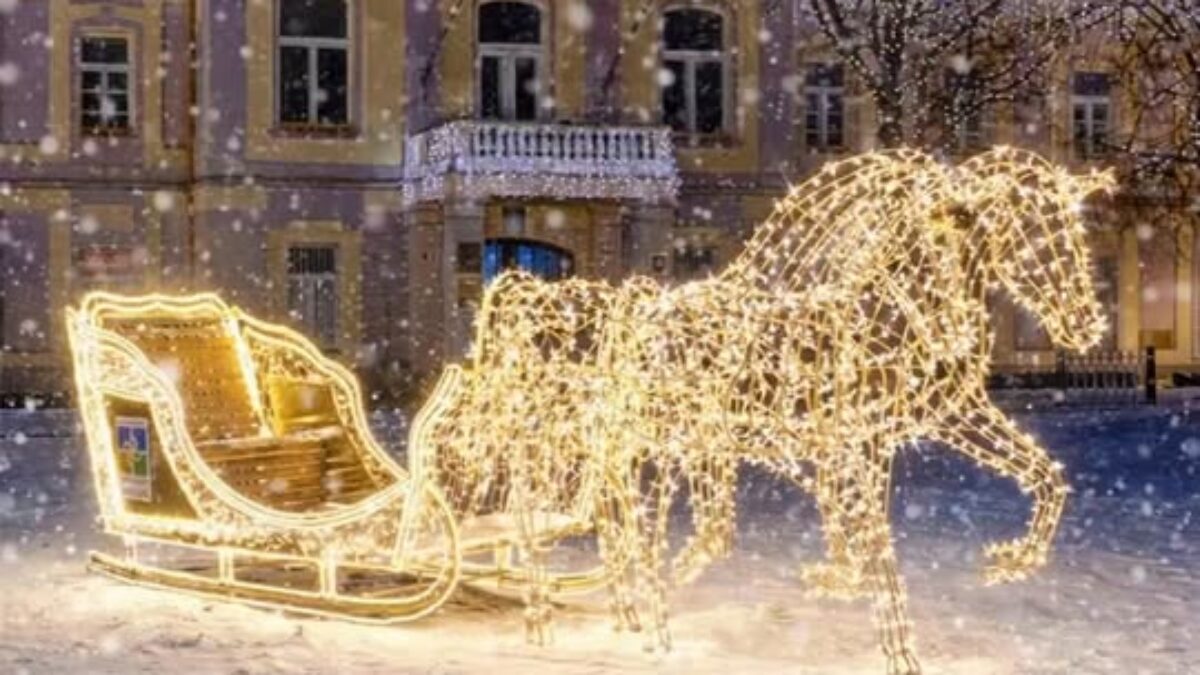 Mesto Liptovský Mikuláš: Vianočná výzdoba ožila a rozpráva magický príbeh mesta medzi horami. LM