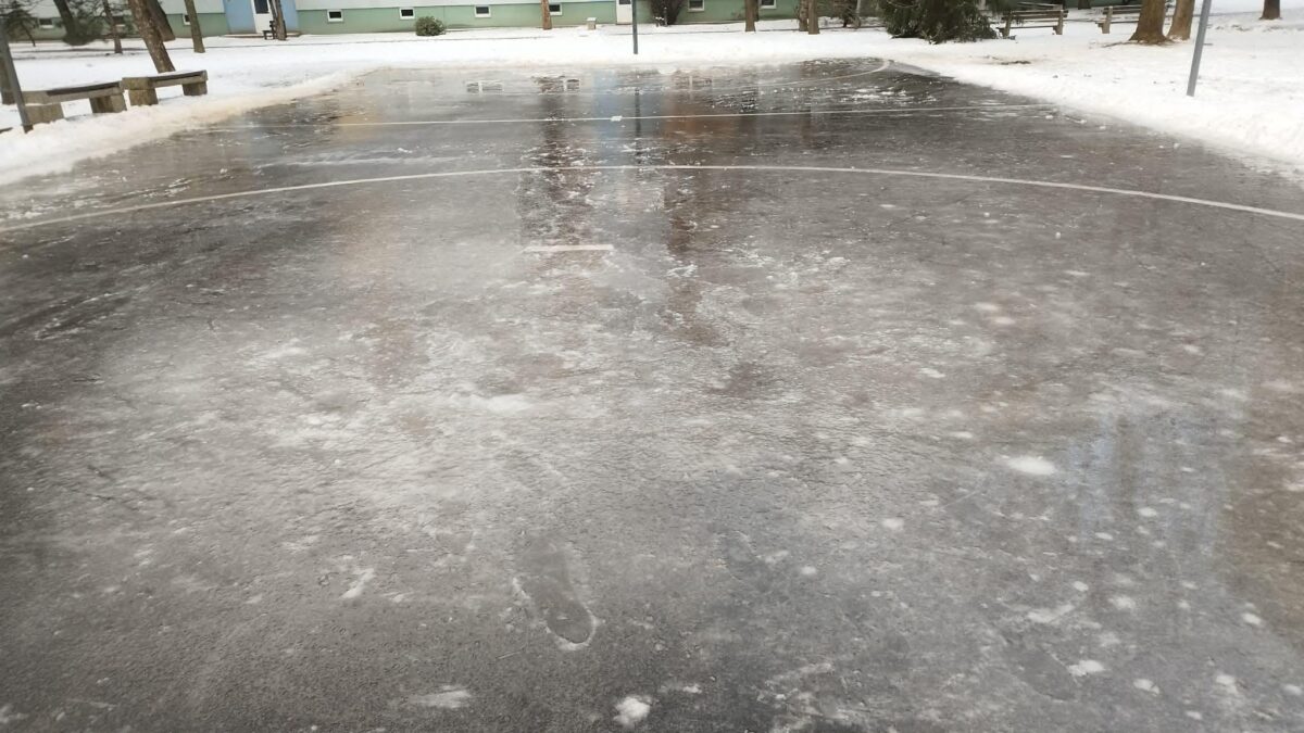 Mesto Vráble: Keď niekto zámerne ničí radosť detí, je to za hranou