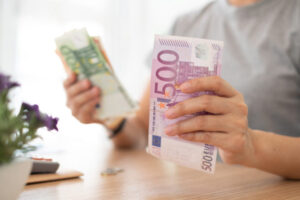 Kto zarábal v roku 2025 najviac? Tieto pozície kraľovali mzdám aj napriek slabši...