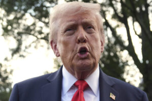 Trump znovu otvoril tému Grónska, nevylučuje použitie sily a spochybňuje suveren...