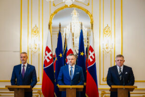 Pellegrini, Fico a Raši sa stretli na spoločnom obede, diskutovali o domácich aj...