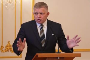 VO SVETE JE CHAOS A NESTABILITA, PRETO DOMA MUSÍME DRŽAŤ PEVNE A SPOLU AKO SVÄTO...