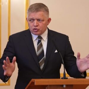VO SVETE JE CHAOS A NESTABILITA, PRETO DOMA MUSÍME DRŽAŤ PEVNE A SPOLU AKO SVÄTO...