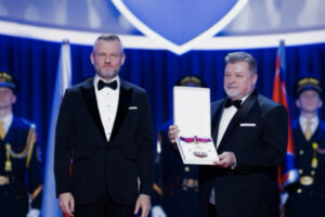 Pellegrini udelil najvyššie štátne vyznamenania, medzi ocenenými sú akademici, š...