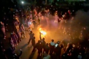 Teherán a ďalšie mestá zachvátili masové demonštrácie, ľudskoprávne organizácie ...