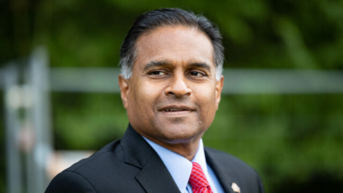 Gautam Rana končí ako veľvyslanec USA na Slovensku, dostal Pamätnú medailu ministra obrany I. stupňa