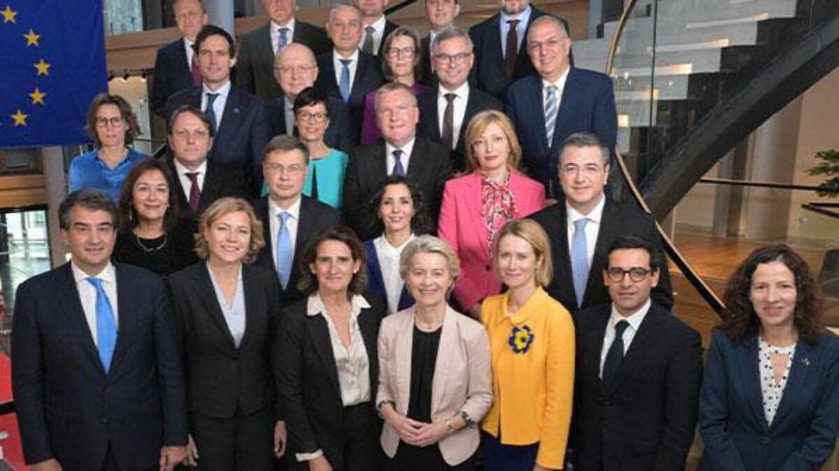 EURÓPSKA KOMISIA SA POZRELA DO ZRKALDA. A NIE JE TO PEKNÝ POHĽAD!