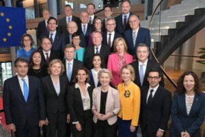 EURÓPSKA KOMISIA SA POZRELA DO ZRKALDA. A NIE JE TO PEKNÝ POHĽAD!