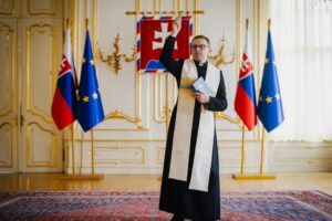 PREZIDENTSKÝ PALÁC BY MAL V SVETONÁZOROVÝCH OTÁZKACH ZACHOVÁVAŤ NEUTRALITU