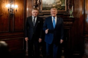 Stretnutie Fica s Trumpom zapadá do politiky na štyri svetové strany, tvrdí šéf ...
