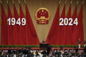 Čína zaznamenala rekordne nízku pôrodnosť, demografická kríza sa prehlbuje