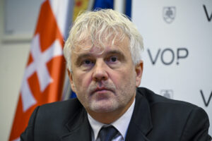 Hokejový zápas v televízii sprevádzali desiatky reklám na hazard, detský ombudsm...