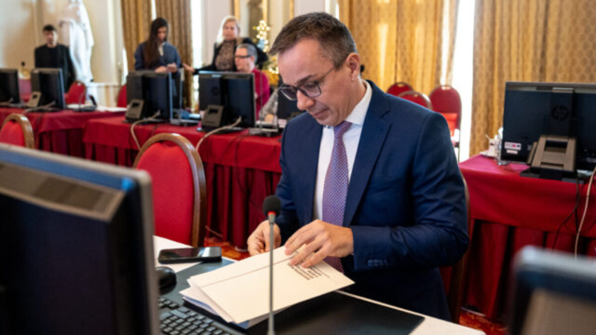 Dva zákony z dielne Tomášovho ministerstva nepôjdu na zrýchlené konanie, vláda ich z parlamentu stiahne