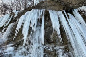 BSK: Tip na výlet: Tajomný kameňolom s ľadopádom na okraji obce Borinka