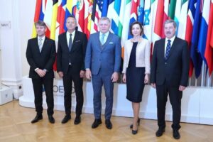 R. FICO: PO NÁVRATE Z BRUSELU A PARÍŽA DO BRATISLAVY 🛬🇸🇰