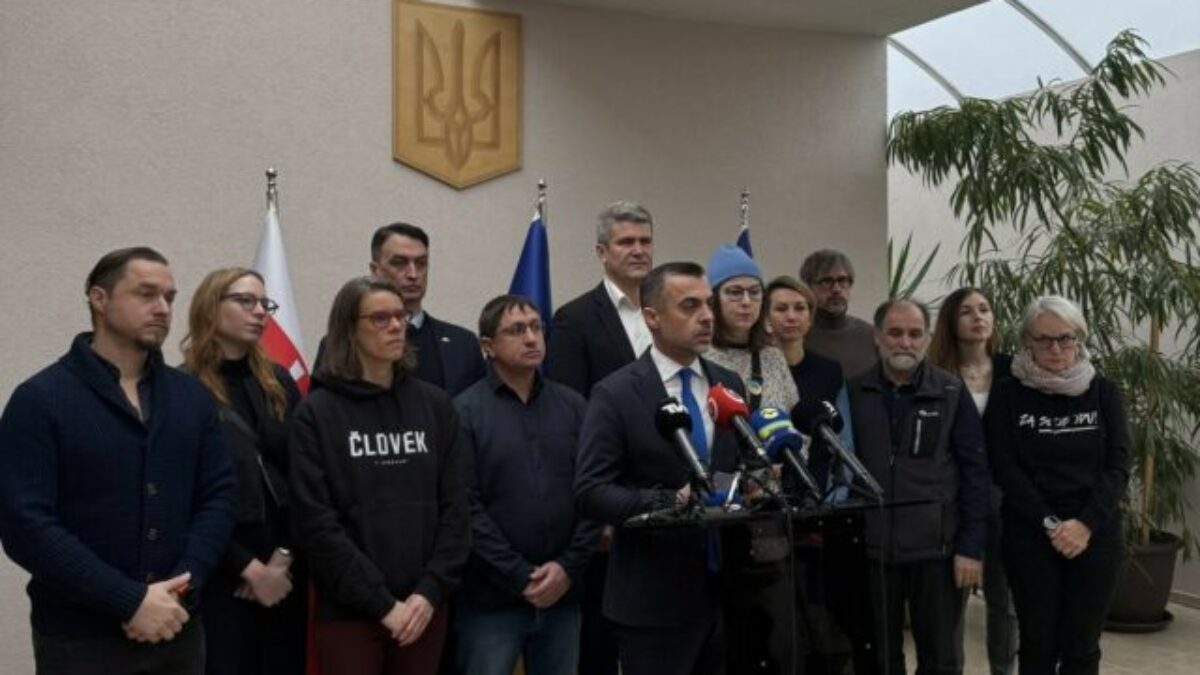 Občianske organizácie spolu s veľvyslanectvom spúšťajú zbierku na energetickú pomoc Teplo pre Ukrajinu – VIDEO, FOTO