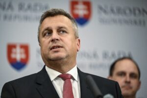 Národniari vyzývajú Fica, aby Slovensko blokovalo pôžičku pre Ukrajinu a postavi...