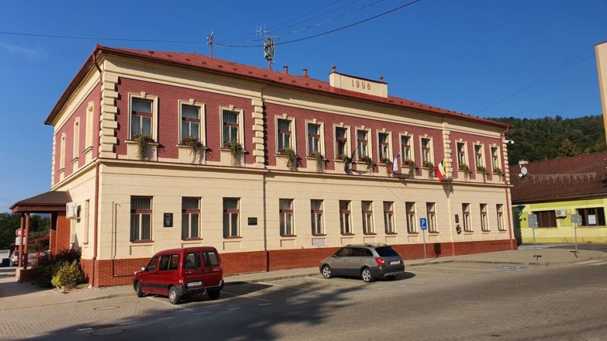 Mesto Hnúšťa: Vážení občania, z dôvodu zavádzania systému kybernetickej bezpečnosti na Mestskom úrade v Hnúšti budú stránkové hodiny úradu v stredu 28. januára 2026 skrátené do 11:45 hod. . Ďakujeme za pochopenie.