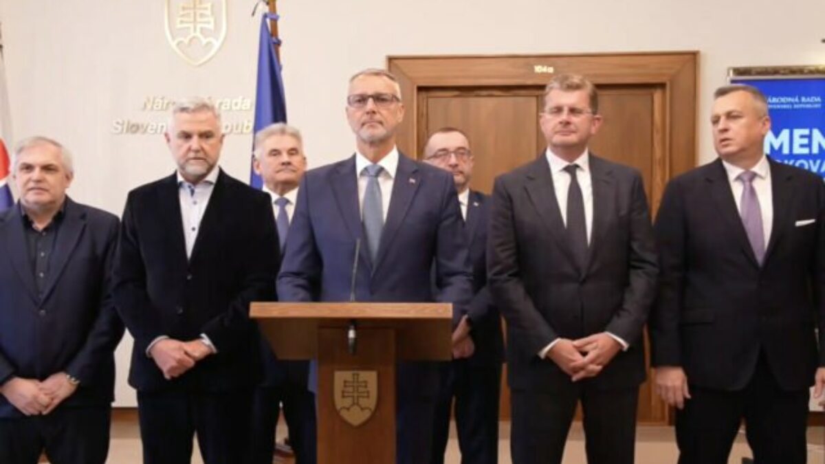 341463_sni-mka-obrazovky-2026-01-26-o-13.12.56-640x420.jpg Vykázanie zo sály aj stopka pre rozpravy bez konca, parlament chce sprísniť pravidlá rokovania – VIDEO