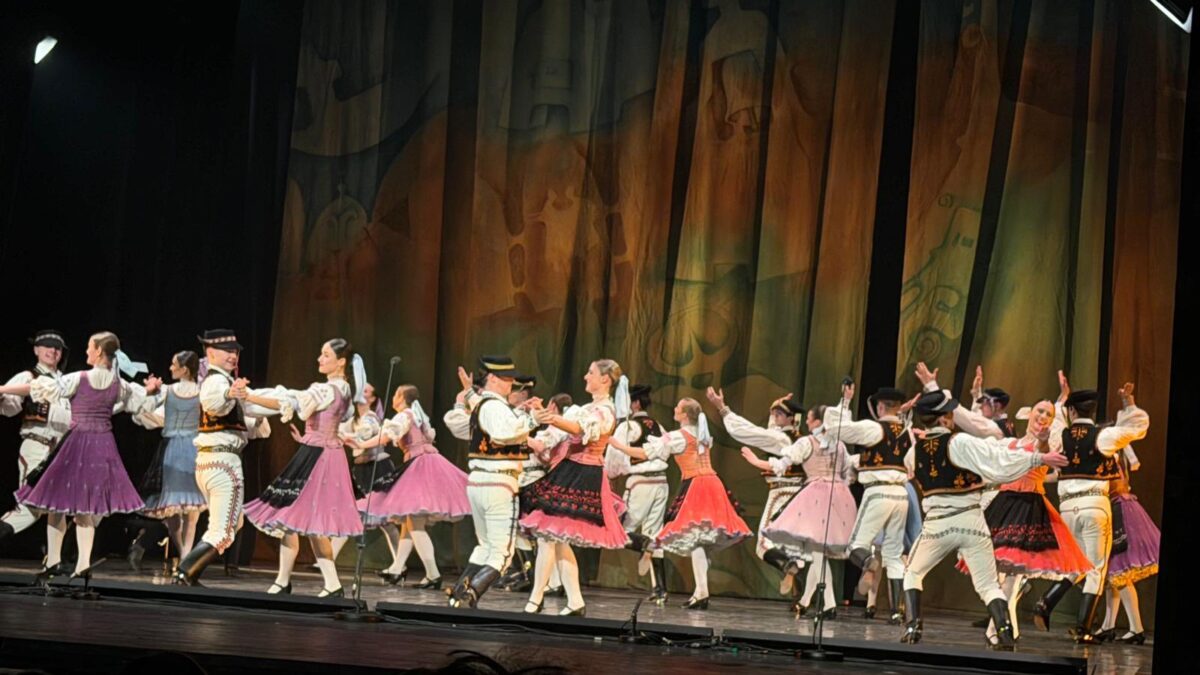 Martina Šimkovičová: Rozkvety – oslava našich tradícií a folklóru