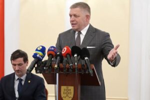 R. FICO: SLOVENSKO POTREBUJE VÍZIU A NIE ČIERNE SCENÁRE 🇸🇰