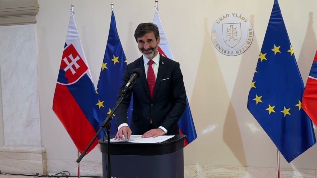 Tlačová konferencia ministra J. Blanára k návrhu stanoviska k iniciatíve na založenie Rady mieru