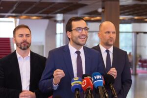 Minister Šaško kryje záchrankový biznis a namiesto riešení ponúka len prázdne pa...