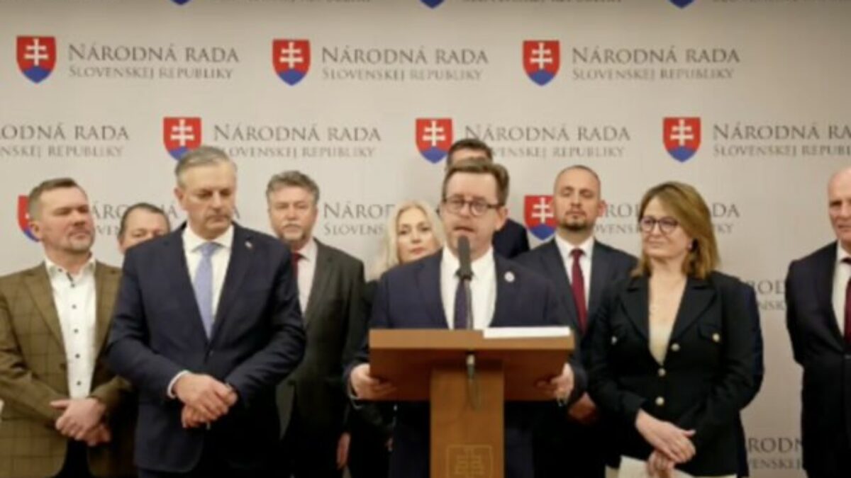 Poslanec Šmilňák dodržal sľub a končí v parlamente, nahradí ho lekárka Monika Kolejáková – VIDEO