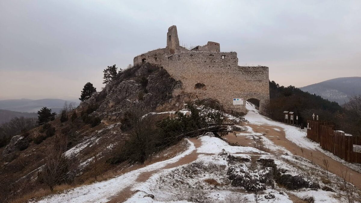 Čachtický hrad: ČACHTICKÝ HRAD  (archív 2023)