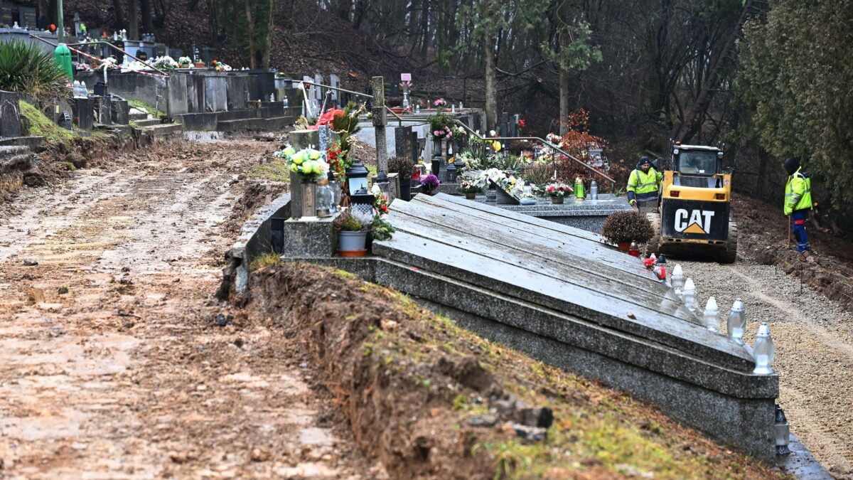 Mesto Trenčianske Teplice: OZNAM O PRÁCACH NA NOVOM CINTORÍNE