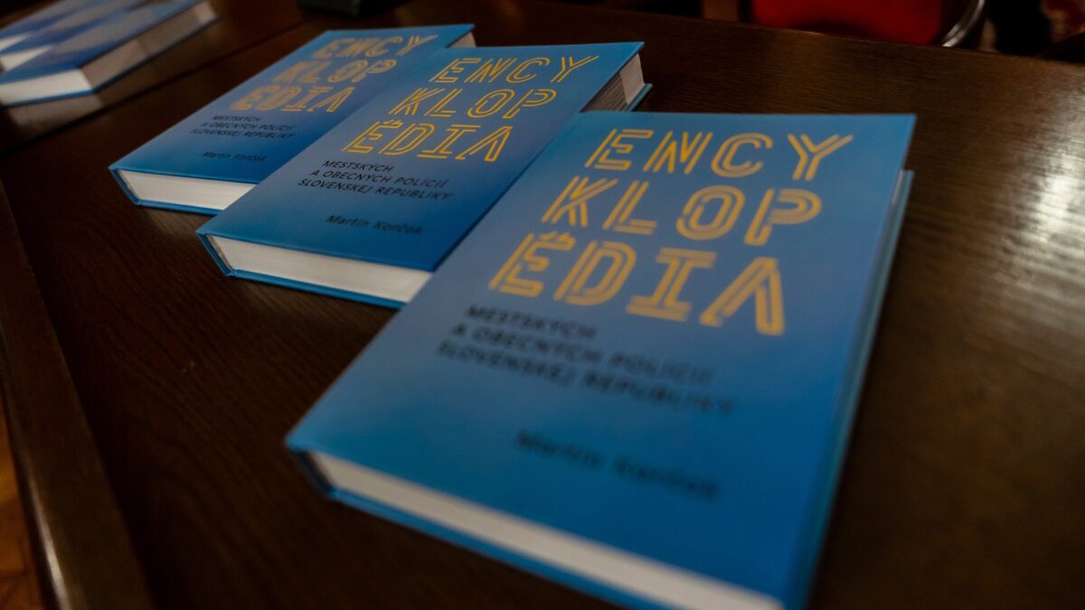 Mesto Košice: MESTSKÍ POLICAJTI DOSTALI OCENENIA.  ZA UPLYNULÉ ROKY ZACHRÁNILI DESIATKY ŽIVOTOV