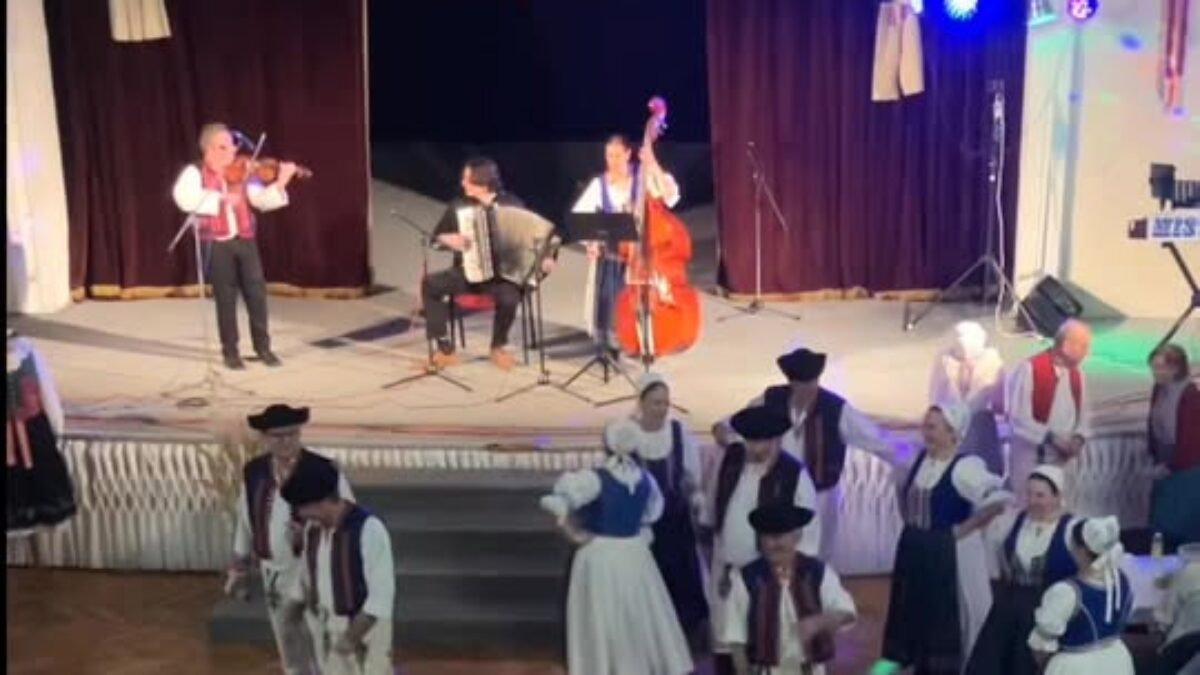 Mesto Nováky: FS VTÁČNIK na “Hore dole zabavme sa spolu”