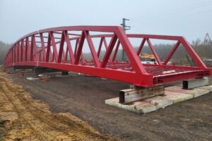 BSK: Mesto Malacky osadilo cyklolávku ponad diaľnicu D2. Prepojí Rádek a Na maje...