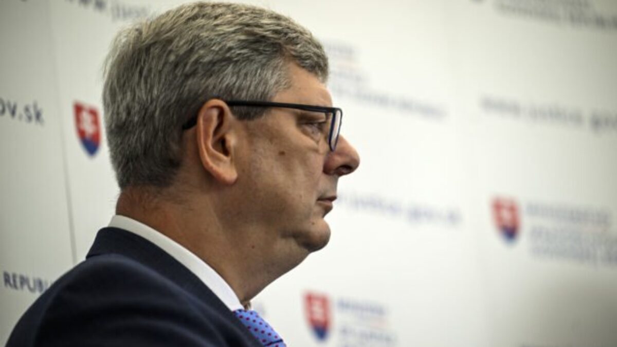 Susko odmieta, že by zákony šili na mieru Brhelovi, opozícia hovorí o opaku