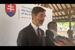 Tlačový brífing ministra J. Blanára a nového honorárneho konzula SR na Bali P. A...