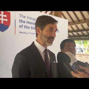 Tlačový brífing ministra J. Blanára a nového honorárneho konzula SR na Bali P. A...