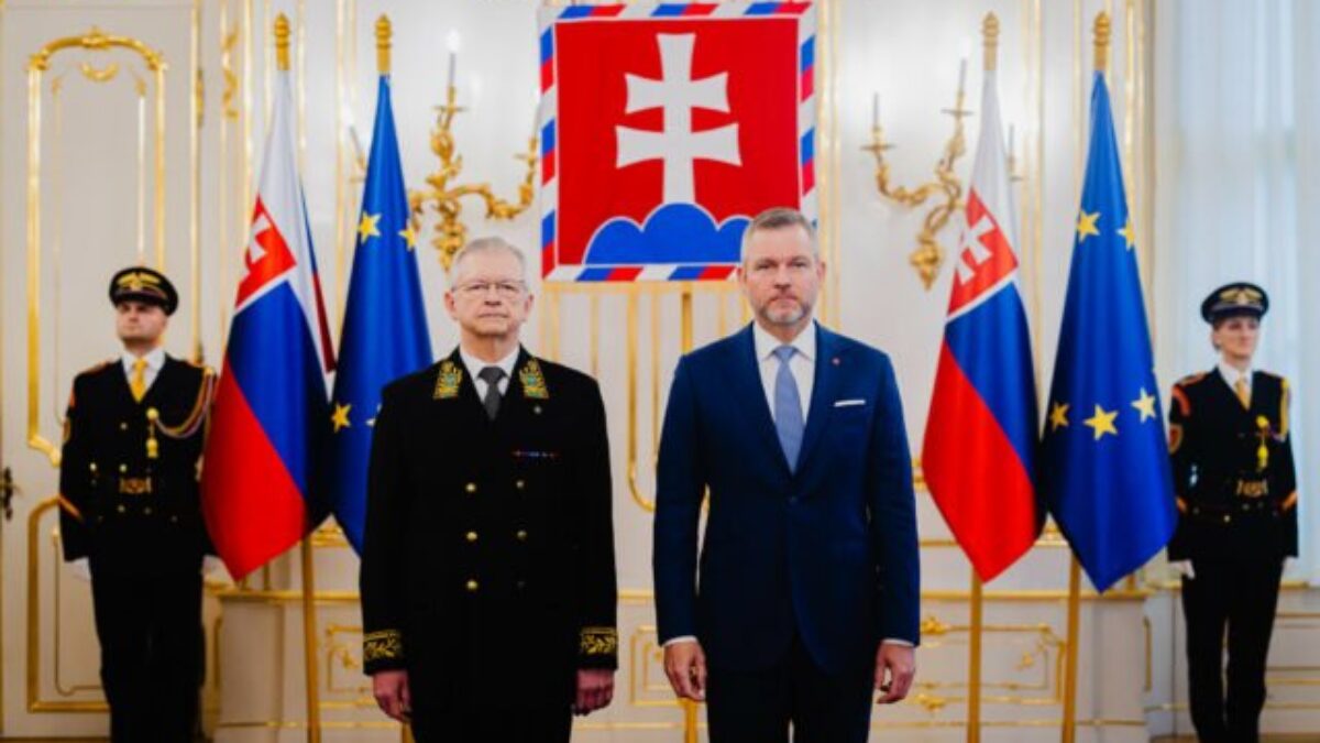 Pellegrini prijal poverovacie listiny od veľvyslancov, vyzdvihol význam súdržnosti a dôvery medzi spojencami  – FOTO