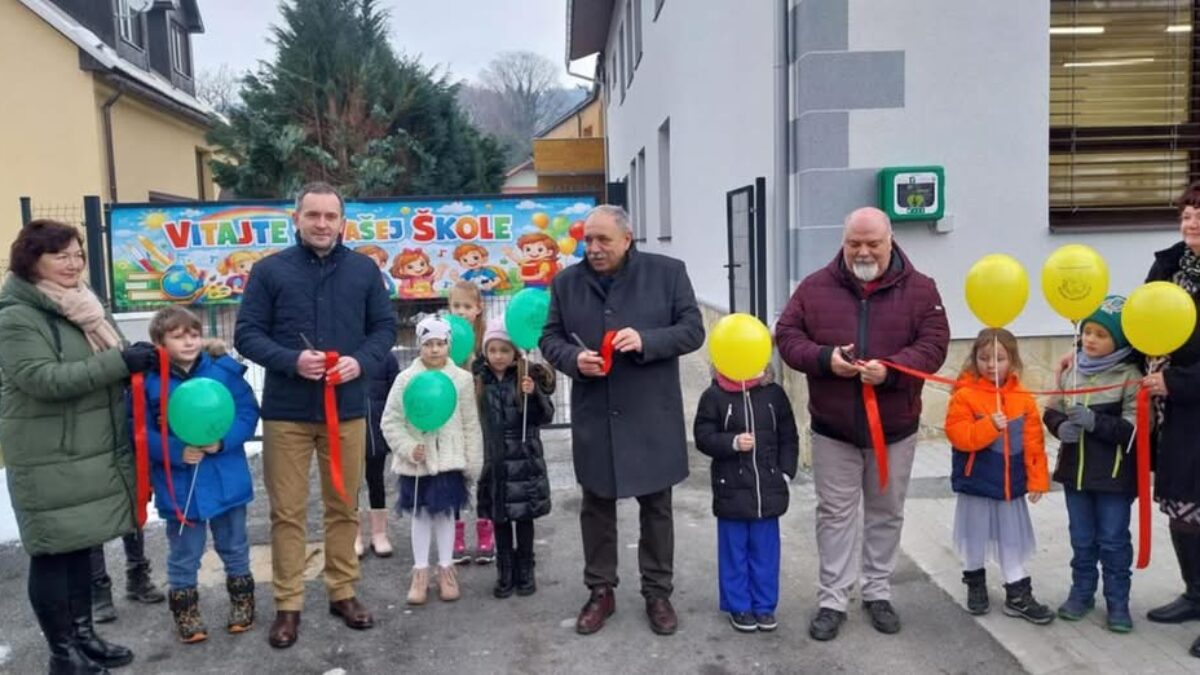 Mesto Krásno nad Kysucou: Takto dnes vyzerá škola, ktorú postavili pred 110 rokmi. Deti sa po prázdninách nestačili čudovať, po rekonštrukcii ju nespoznávajú ani rodičia.