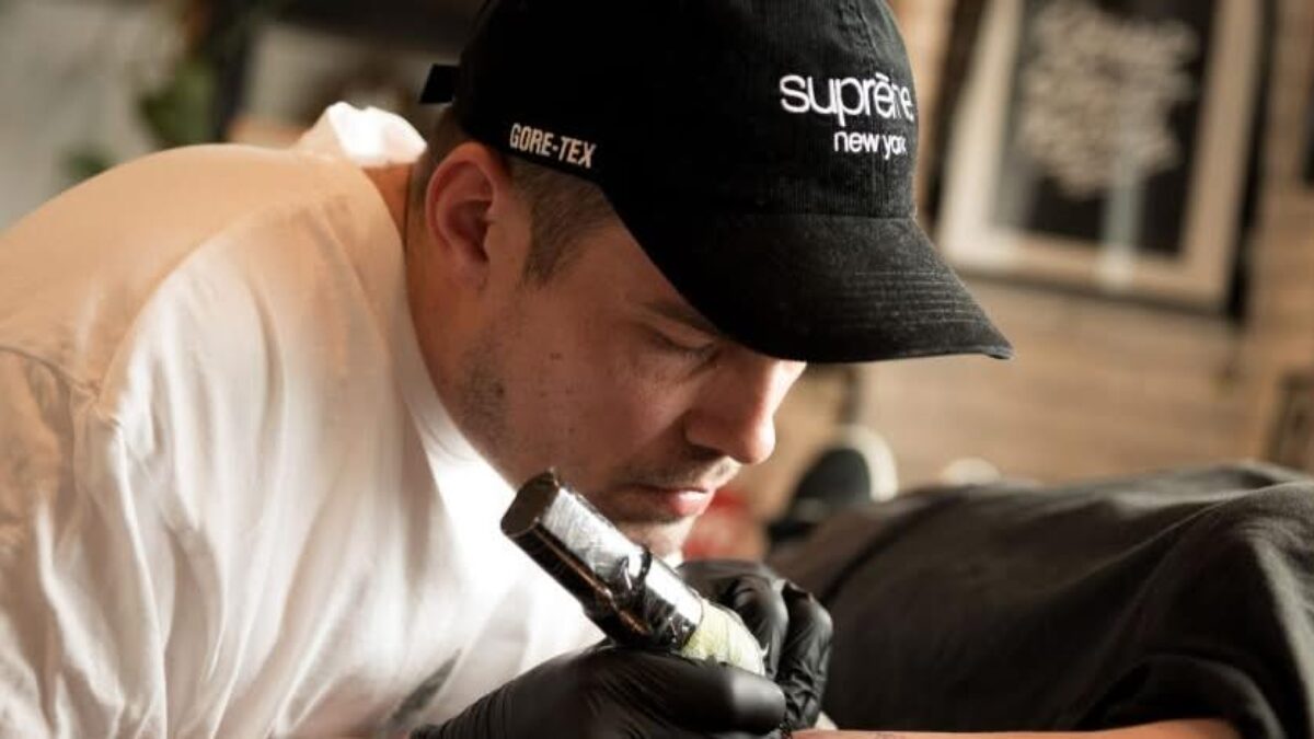 Mesto Kysucké Nové Mesto: Naše mesto sa môže pochváliť mnohými šikovnými ľuďmi. Už sme predstavili viacerých z nich, tentokrát vám prinášame rozhovor s talentovaným tatérom Filipom Svrčkom. Ten poskytol mesačníku Zvesti.