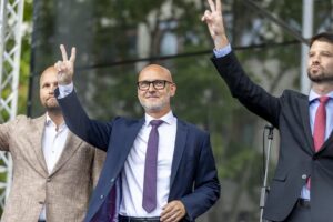 ZRADILI ŠTÁT, TERAZ AJ ĽUDÍ