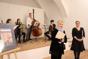 BSK: Vernisáž výstavy NA NOVEJ VLNE – ARTTEX v Kaštieli Modra sa niesla v uvoľne...