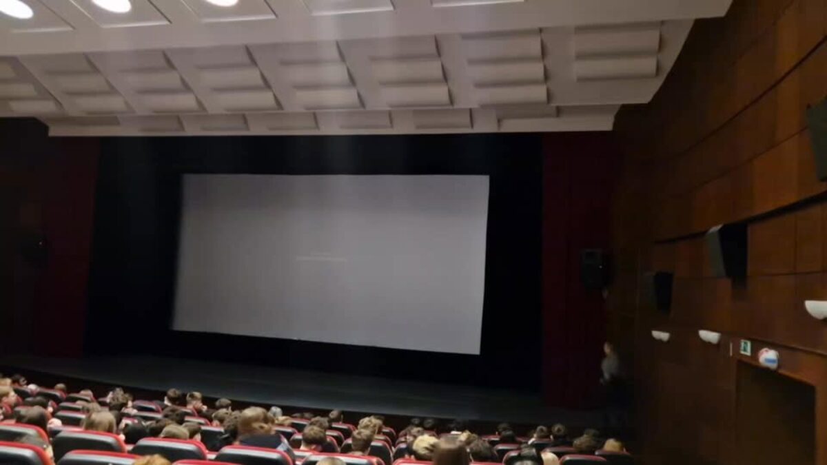 Kultúra Topoľčany: Dnes máme v Spoločenskom dome v Topoľčanoch opäť Diskusiu so Štúrom, na ktorej môžu študenti po premietaní filmu ŠTÚR, dávať otázky hlavnému predstaviteľovi ŠTÚRA – Lukášovi Pelčovi. Ďakujeme